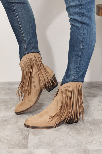 0593c39fb7bc422eb3d1892c716a7a9f-Max